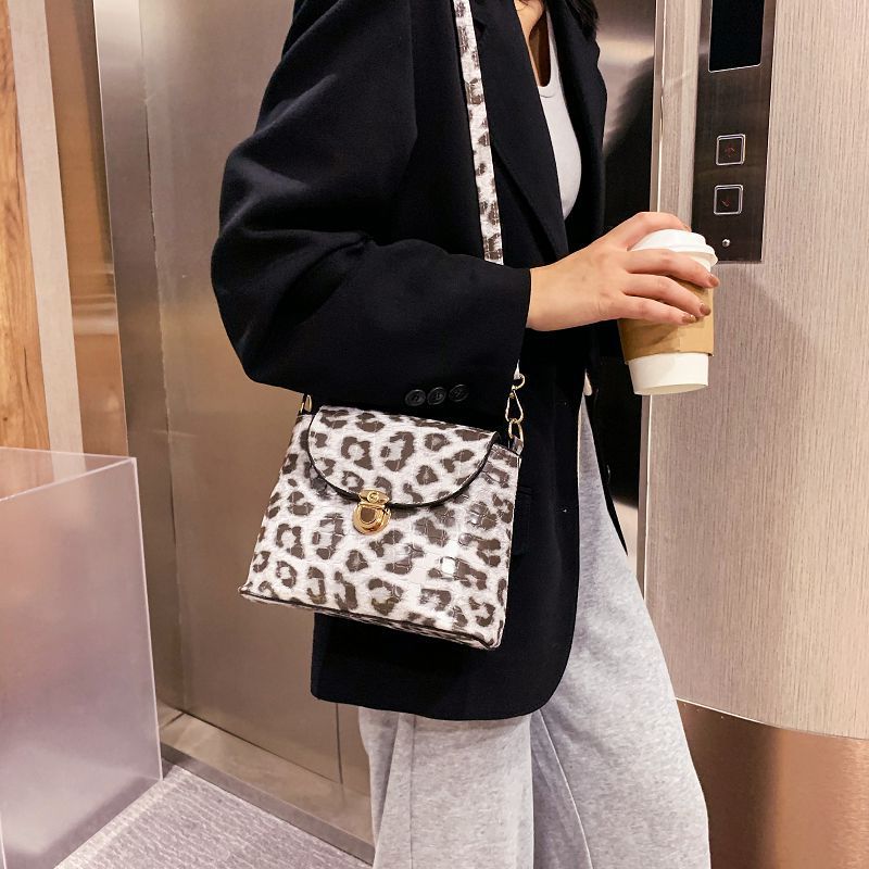 Vintage stone pattern bucket bag