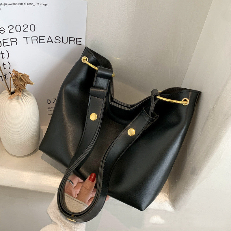 Leather Magnetic Buckle One-Shoulder Diagonal Bucket Bag