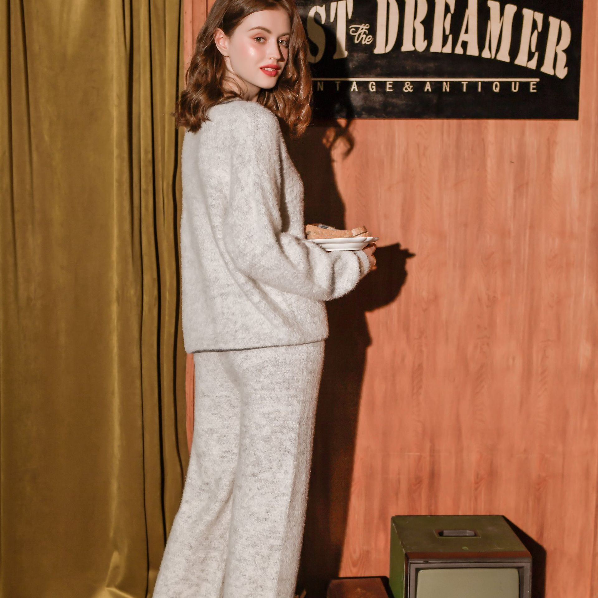 Sweet V-neck pajama suit home service women