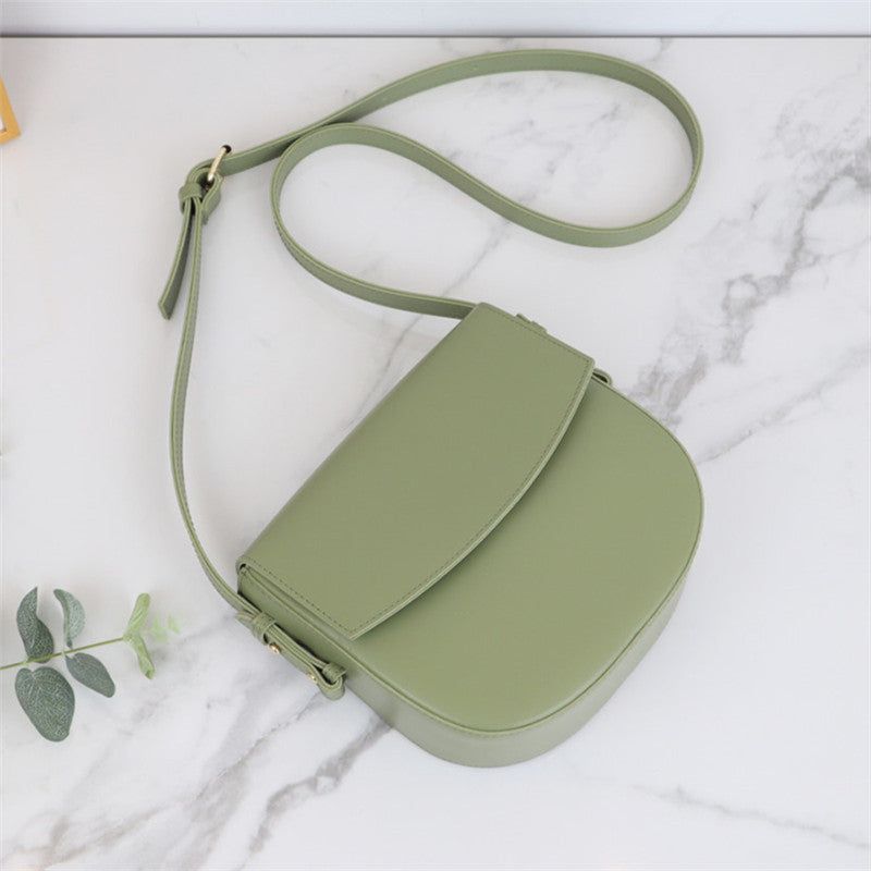 Half-round shoulder saddle bag