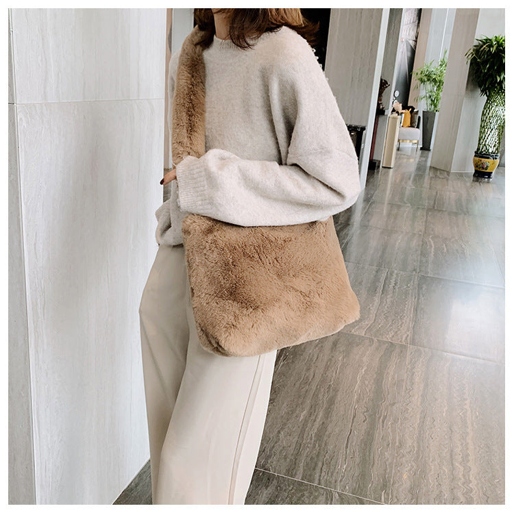 Large capacity fashion plush female bag