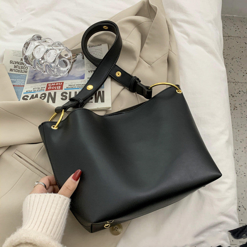 Leather Magnetic Buckle One-Shoulder Diagonal Bucket Bag