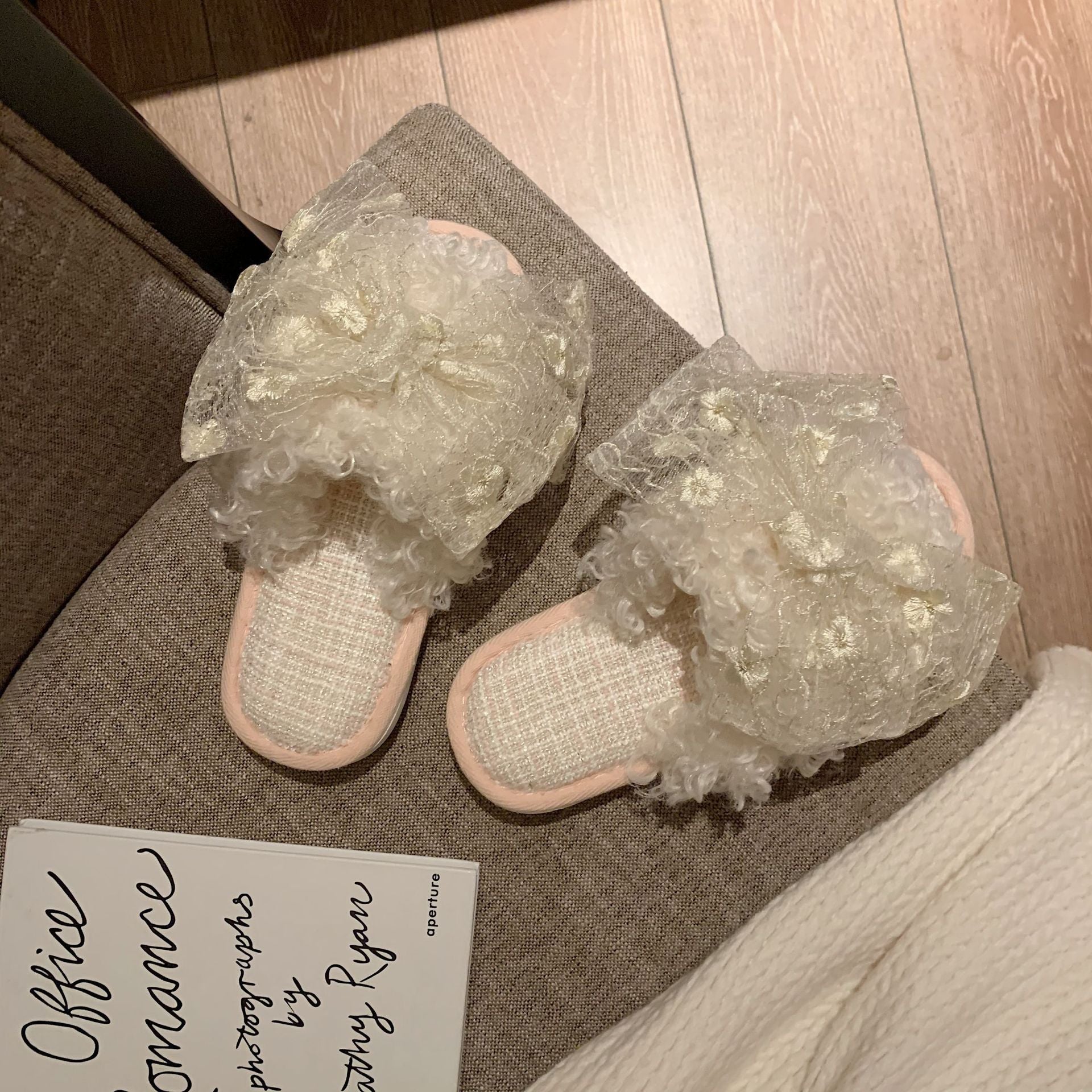Fashionable Home Indoor Furry Slippers Women