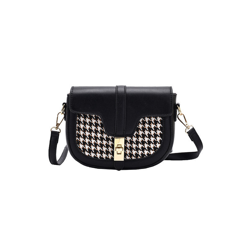 Contrast single shoulder crossbody saddle bag