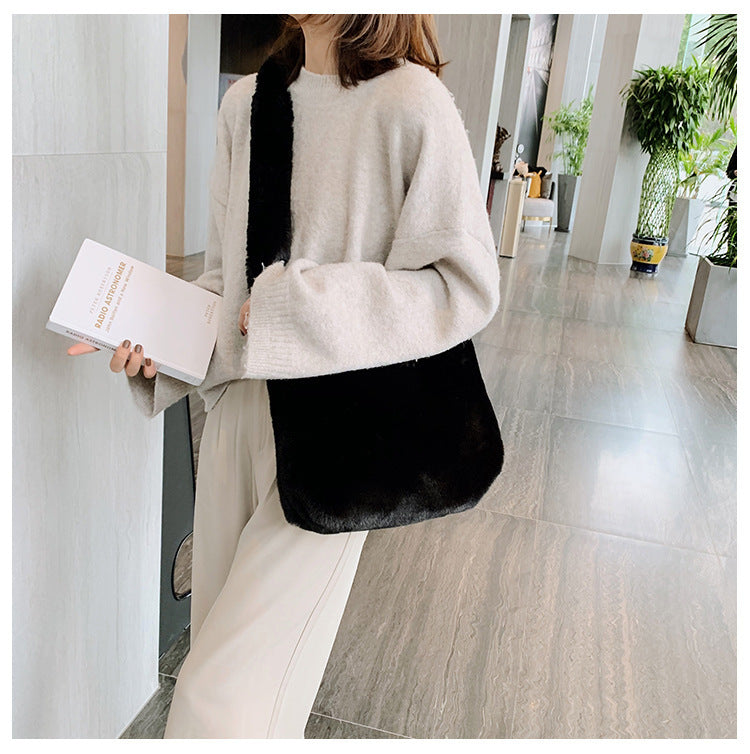 Large capacity fashion plush female bag