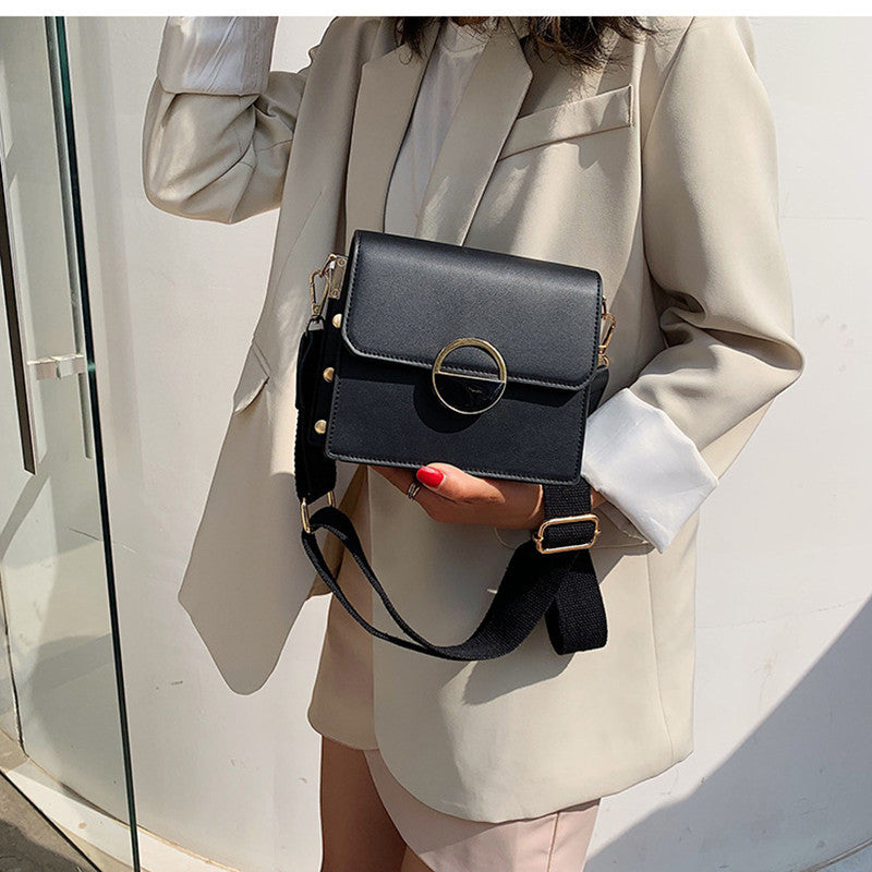 One-shoulder hit color small square bag