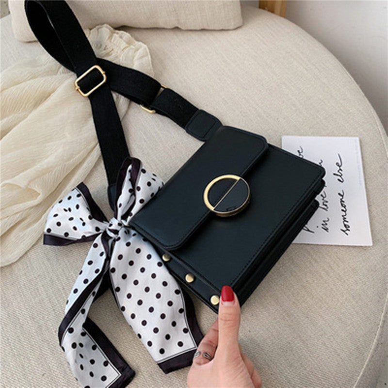 One-shoulder hit color small square bag