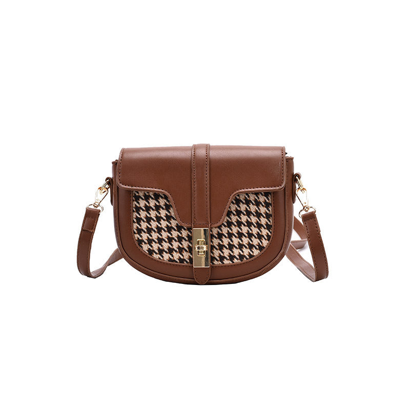 Contrast single shoulder crossbody saddle bag