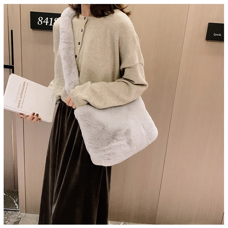 Large capacity fashion plush female bag