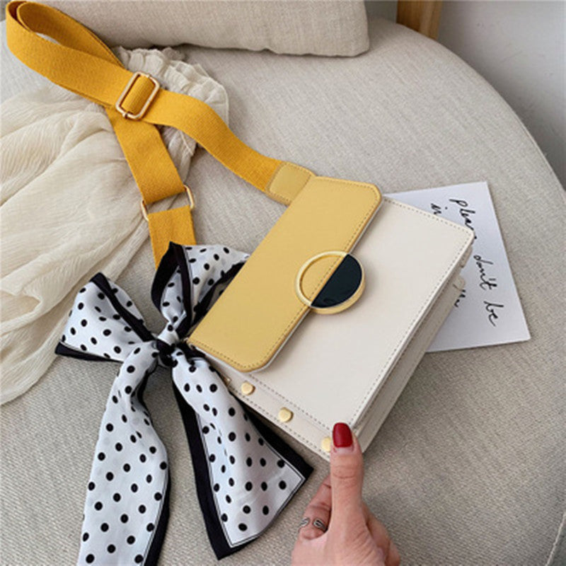 One-shoulder hit color small square bag