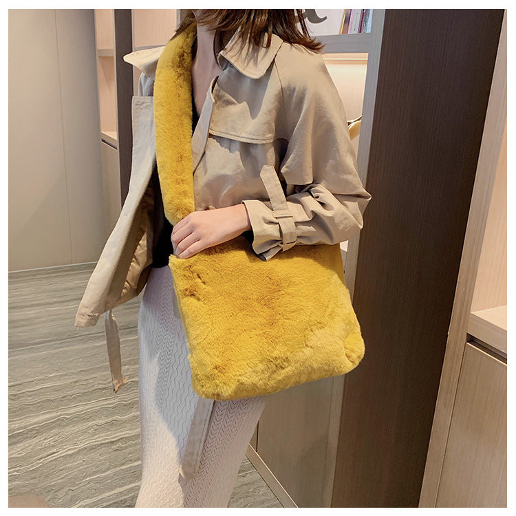 Large capacity fashion plush female bag