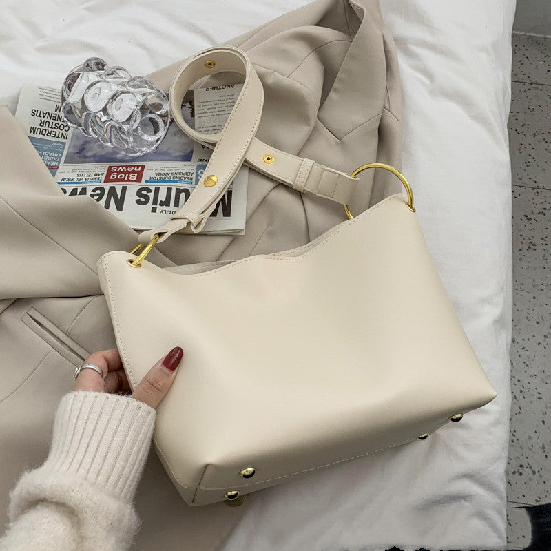 Leather Magnetic Buckle One-Shoulder Diagonal Bucket Bag