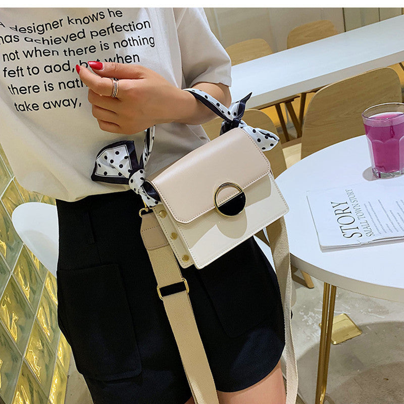 One-shoulder hit color small square bag