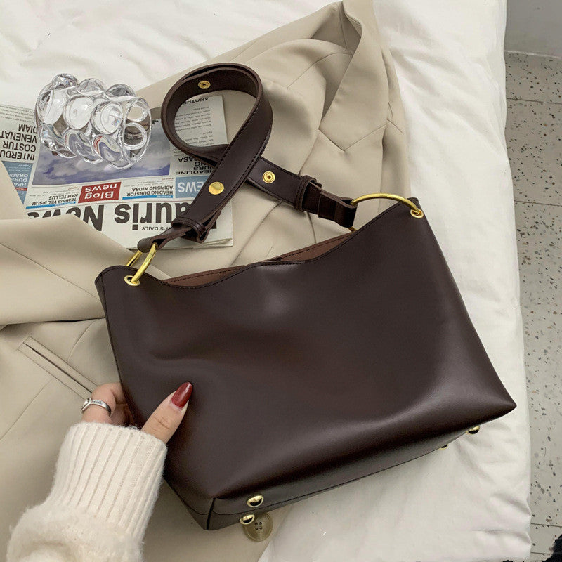 Leather Magnetic Buckle One-Shoulder Diagonal Bucket Bag